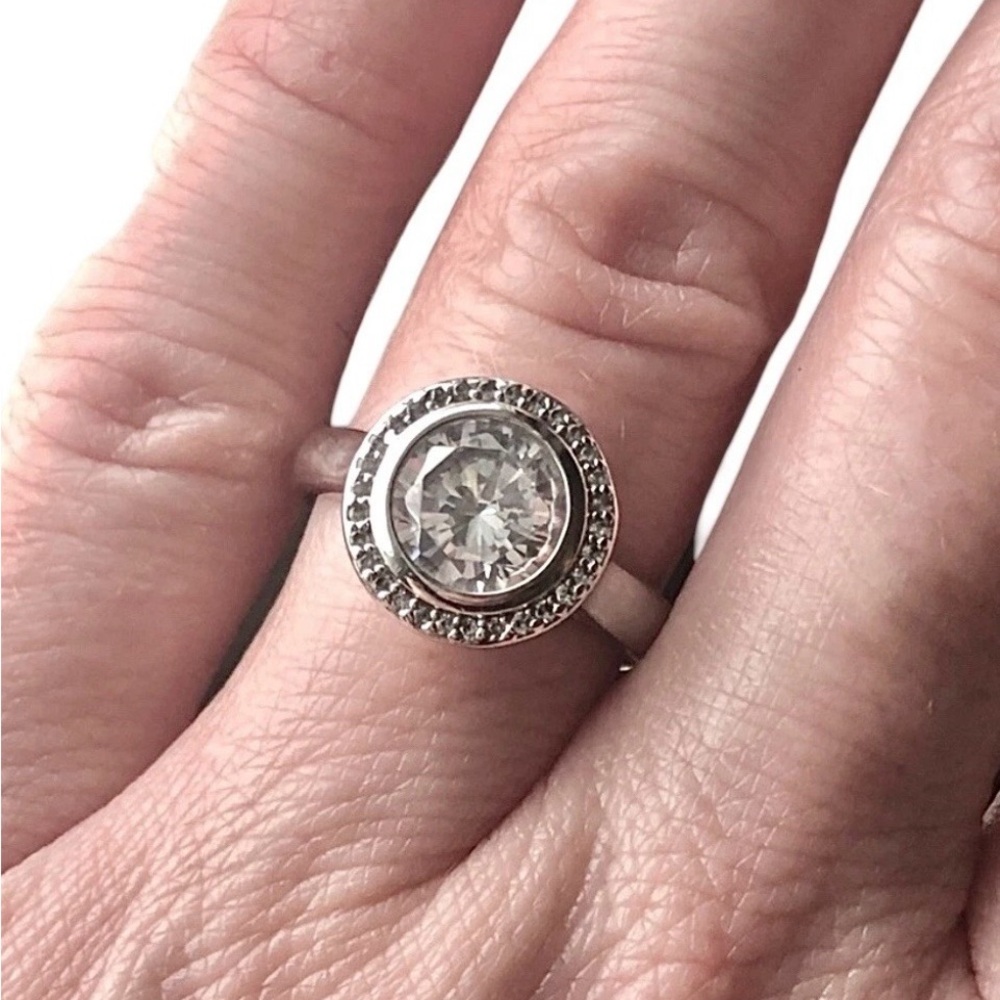 Lia Sophia “Showdown”Cubic Zirconia, Round Cut Ring - Size 7.0 Lot 56 - Picture 3 of 4